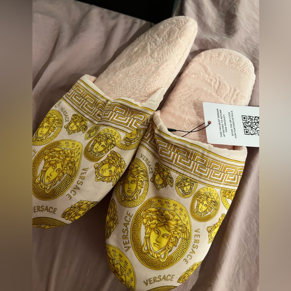 Versace size XL slippers ( size 9/10)